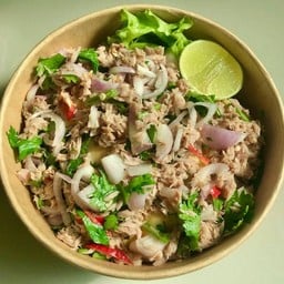 ข้าวยำทูน่าไข่ข้น