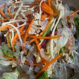 ก๋วยเตี๋ยวคั่วไก่Soi2&ยำเผ็ดๆ