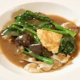 เส้นใหญ่ราดหน้าเห็ด (เล็ก)