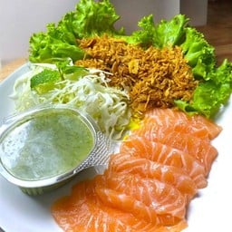 แซลมอนซาซิมิ S +หอมเจียว+ผักแกล้มต่างๆ