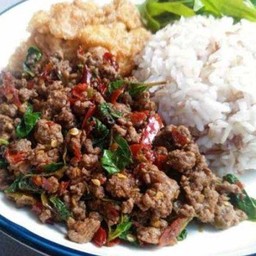 ข้าวราดกระเพราเนื้อ