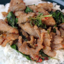 ข้าวกระเพราหมูชิ้น/ไก่ชิ้น