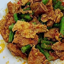 ผัดพริกแกงหมู-ราดข้าว
