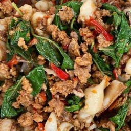 กระเพราหมูสับ + ปลาหมึก