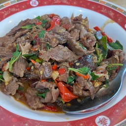 ผัดกะเพราเนื้อสด (กับข้าว)