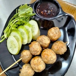 ก๋วยเตี๋ยวคุณนาย หมูตุ๋นเนื้อตุ๋น สาขาบ้านบึง