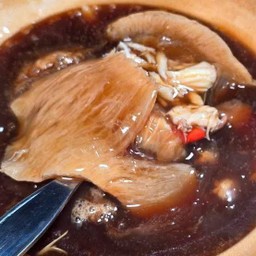 Red-Braised Shark Fin Pizza 红烧鱼翅披萨 หูฉลามน้ำแดง