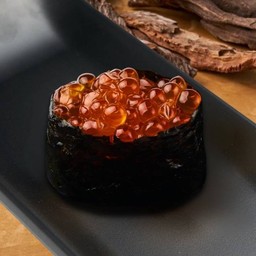 ซูชิไข่ปลาแซลมอน                         (Ikura Sushi )