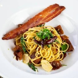 สปาเก็ตตี้เบคอนผัดพริกกระเทียม