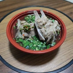 ยำเสียบไม้ ก๋วยเตี๋ยวหลอด ปอเปี๊ยะทอด หน้าซีเจวาริน