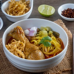 ข้าวซอย(รวม)  น่องไก่ + ลูกชิ้นเนื้อ + ลูกชิ้นหมู