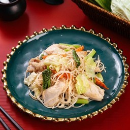 หมี่ซั่วไก่ / Chicken Mee Sua (Stir-fried Wheat Noodles)