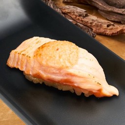 ซูชิแซลมอนย่างซอสเมนไตโกะ         ( Grilled Salmon Sushi With Mentaiko Sauce )