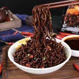 มาม่านรกแตก เส้นดำ Ghost Paper ใส่ไส้กรอกไก่