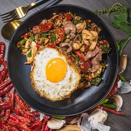 กะเพราเครื่องในไก่ -ราคาไม่รวมไข่ดาว