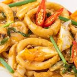 ปลาหมึกผัดไข่เค็ม