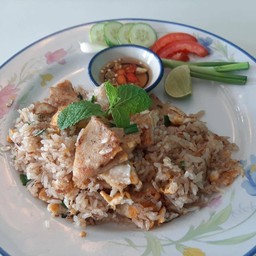 ข้าวผัดหมูยอ
