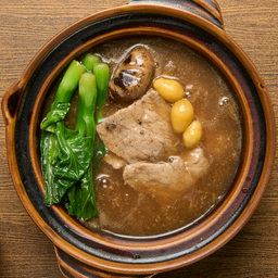 ราดหน้าลาวา เนื้อนุ่ม ( คะน้าฮ่องกง + ห่อไข่ )