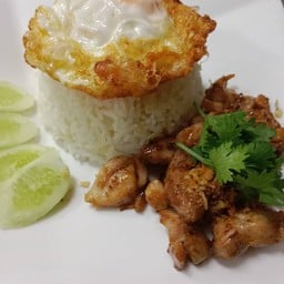 ข้าวกะเทียม +(เลือกเนื้อสัตว์)