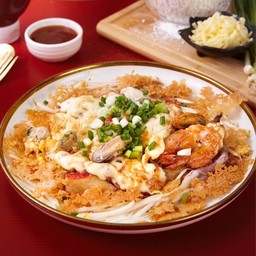 ซีฟู๊ดราดชีสเยิ้มๆ / Assorted Seafood Omelette with Melted Mozzarella Cheese