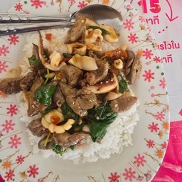 กระเพราเครื่องใน+ปลาหมึกราดข้าว