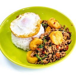 (ฟรีไข่ดาว)ข้าวกะเพราหมูสับ&เต้าหู้ไข่ทอด