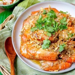 กุ้งแม่น้ำทอดกระเทียม เซ็ต 4 ตัว