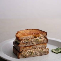 Confit tuna melt