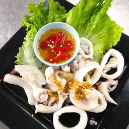 ปลาหมึกลวกจิ้ม