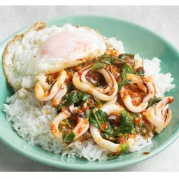 กระเพราปลาหมึก