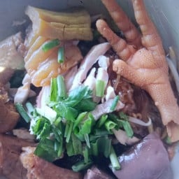 ทรัพย์รุ่งเรือง ก๋วยเตี๋ยวไก่มะระรสเด็ด ศรีสะเกษ