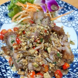 หมูกรอบพริกเกลือ(กับข้าว)