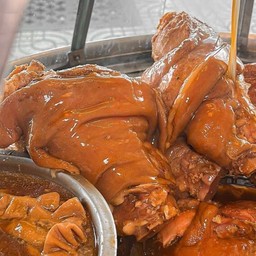 ขาหมูยกขาหน้า / Whole Front Leg