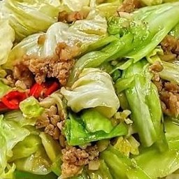 ผัดกะหล่ำปลี (กับข้าว) เลือกเนื้อสัตว์เองได้