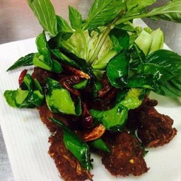 ลาบหมูทอด