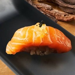 ซูชิแซลมอนเยลลี่ยุสุ                      ( Salmon Sushi With Yuzu Jelly )