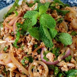 ลาบหมู วันนี้ไม่มีหนังน่ะคะ หมูล้วน