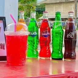 แฟนต้าน้ำแดงแก้วโอ่ง