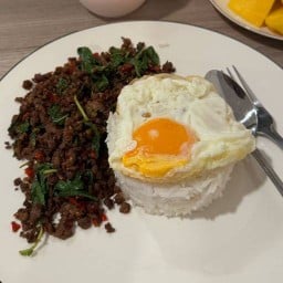 ข้าวกะเพราเนื้อ(ใช้ Butchery by เนื้อแท้ ฮาลาล)