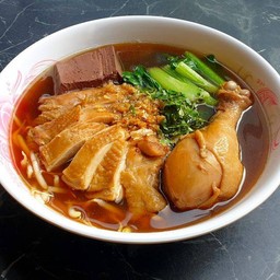 เกาเหลาไก่ตุ๋นจัมโบ้