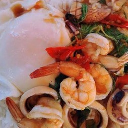 ข้าวกะเพราทะเล+ไข่ดาว