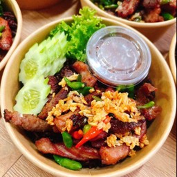 ข้าวหมูทอดพริกสด