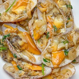 หอยลายผัดเนยกระเทียม