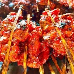 โครงไก่ย่างฉ่ำวาวพร้อมน้ำจิ้มแจ่วรสเด็ด
