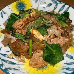 ผัดซีอิ๊วเส้นใหญ่