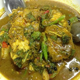 แกงพริกปลากะพงใส่ใบรา