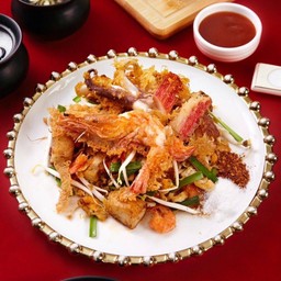 ขนมผักกาดซีฟู้ด / Turnip Cake (Radish Cake) with Assorted Seafood