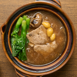 ราดหน้าลาวาหมูนุ่ม ( คะน้าฮ่องกง + ห่อไข่)