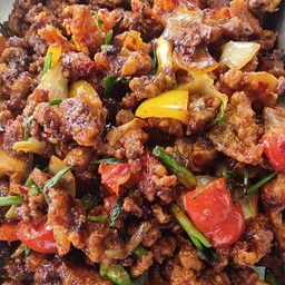 ไก่ทอดผัดน้ำพริกเผา