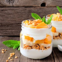 [อร่อยซ่ากับโค้ก] Mango Yogurt Parfait +  โค้ก ออริจินัล (กระป๋อง) 